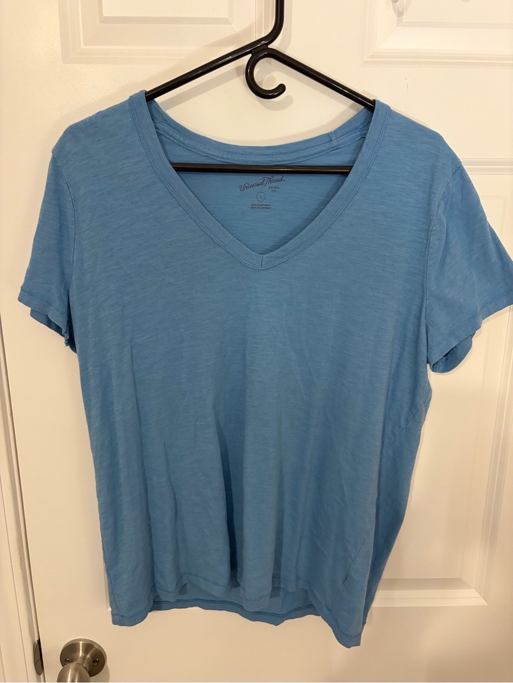 Universal Thread Light Blue V-Neck Short Sleeve Tee - Large